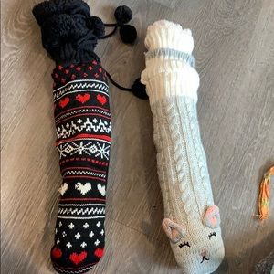 2 Pairs of Fuzzy Sherpa Embroidered Ankle Socks